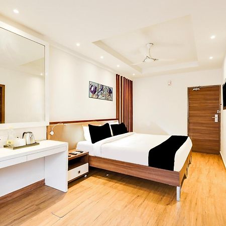 Super Townhouse Oak Kodambakkam Formerly Cine City Ченнаи Экстерьер фото