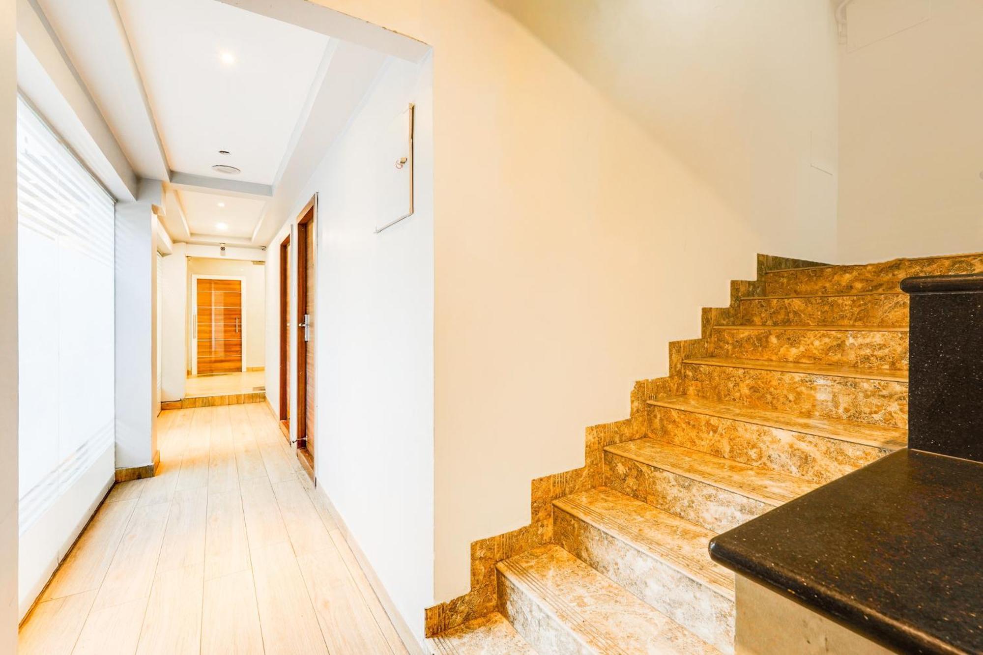 Super Townhouse Oak Kodambakkam Formerly Cine City Ченнаи Экстерьер фото