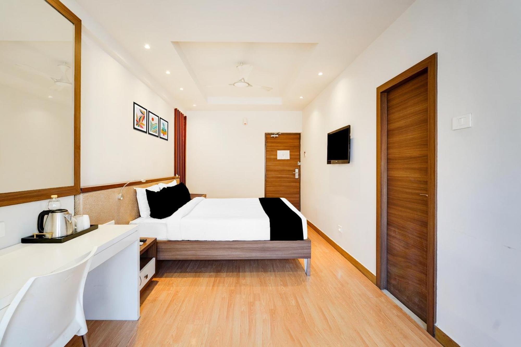 Super Townhouse Oak Kodambakkam Formerly Cine City Ченнаи Экстерьер фото