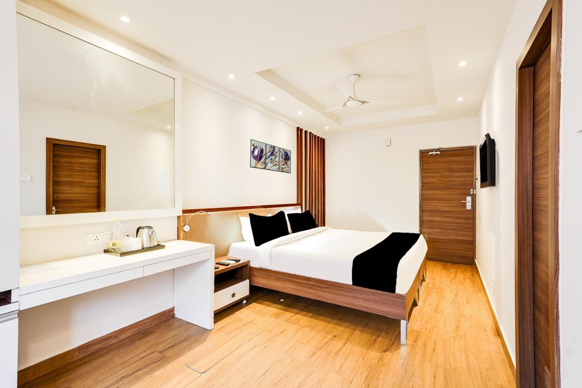 Super Townhouse Oak Kodambakkam Formerly Cine City Ченнаи Экстерьер фото