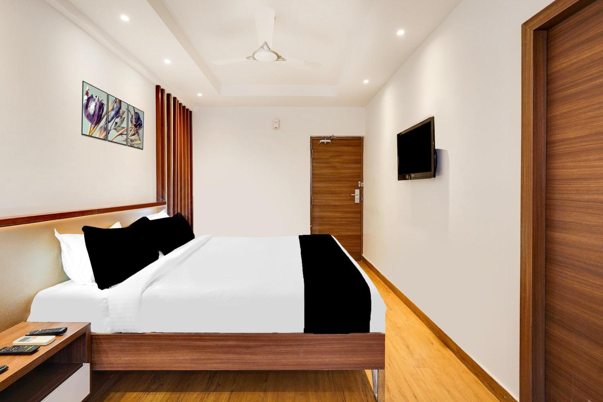 Super Townhouse Oak Kodambakkam Formerly Cine City Ченнаи Экстерьер фото